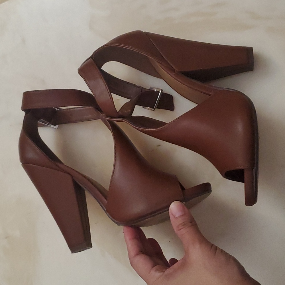 Open toe heels - Picture 2 of 4